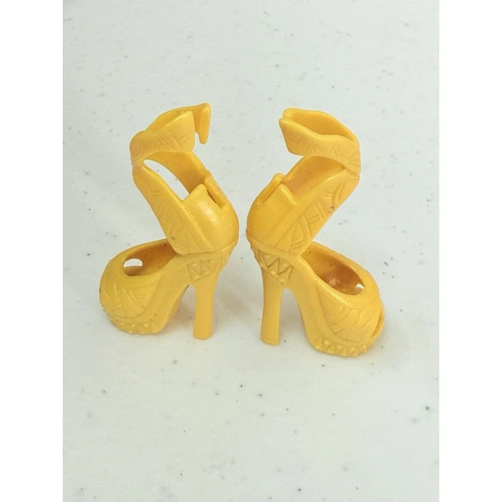 Monster High Doll Cleo de Nile 13 Wishes Gold Shoes